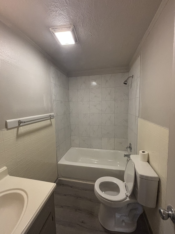 Building Photo - 411 E Beech St