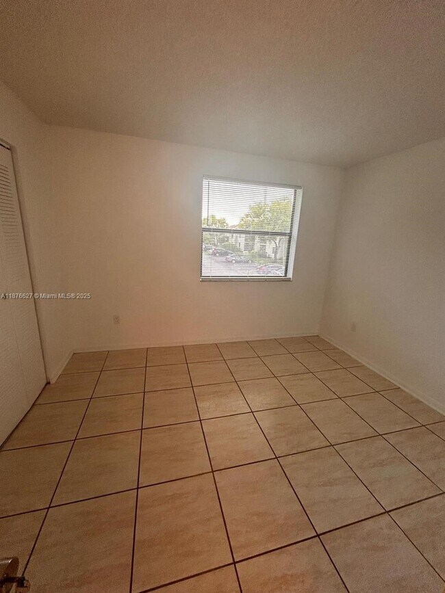 Building Photo - 425 NW 210th St