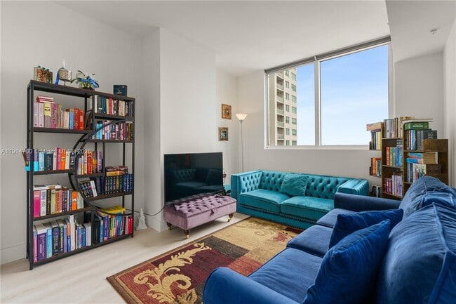 Building Photo - 253 NE 2nd St