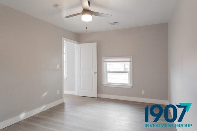 Building Photo - Completely Updated 3-Bed, 2-Bath Home in O...