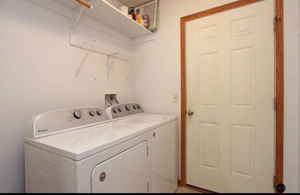 Building Photo - 6028 Glenbrook Ln