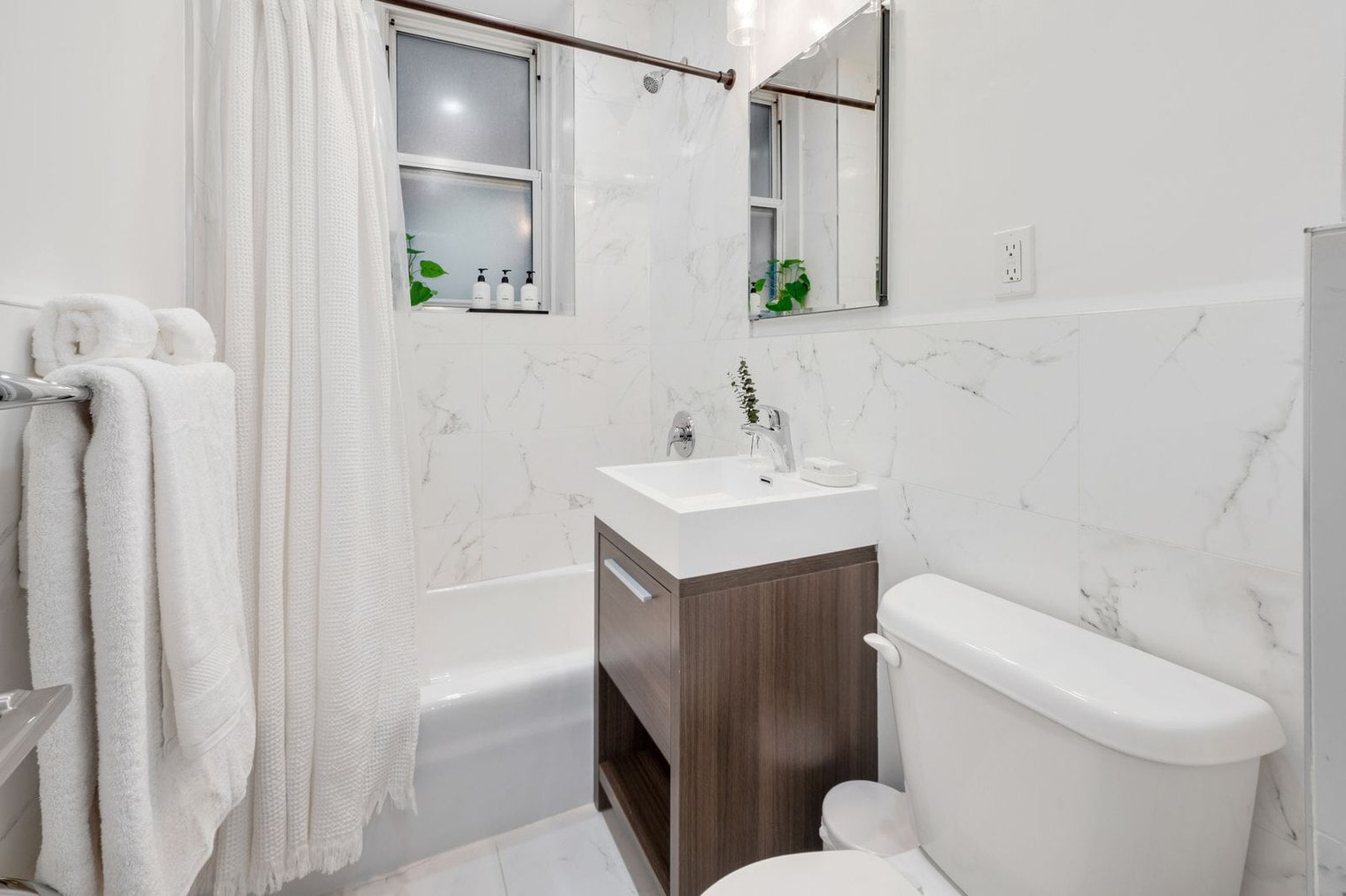 Building Photo - 151 E 80th St