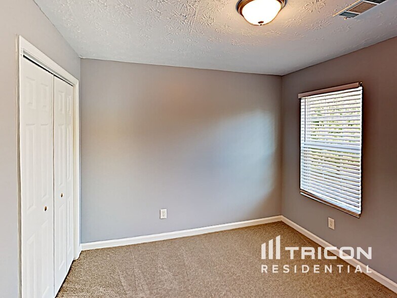 Building Photo - 460 Arthurs Ln