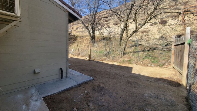 Building Photo - 3 Bedroom Home with Garage in Lebec