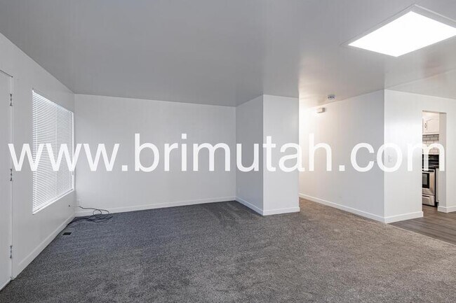 Building Photo - 1877 Osage Orange Ave S