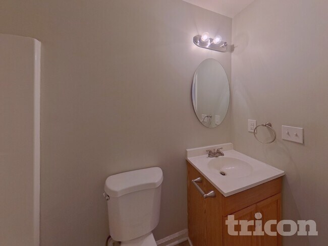 Building Photo - 1585 Kingston Dr