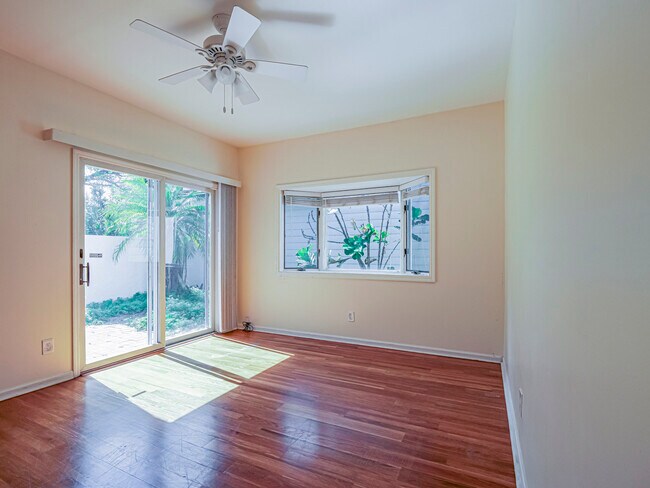 Building Photo - 131 Peppertree Dr