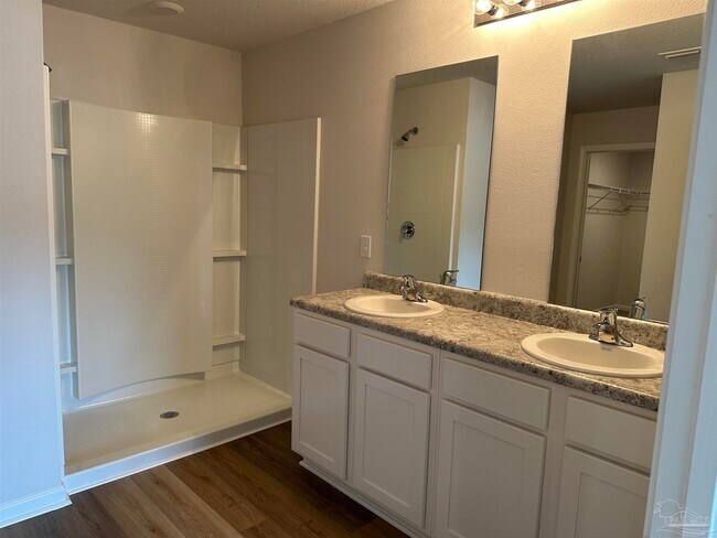 Building Photo - 5948 Laurel Oak Dr