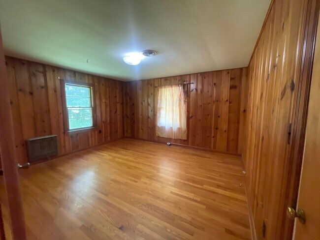 Building Photo - 2 Bedroom / 1 Bath Brick Home Jonesborough...