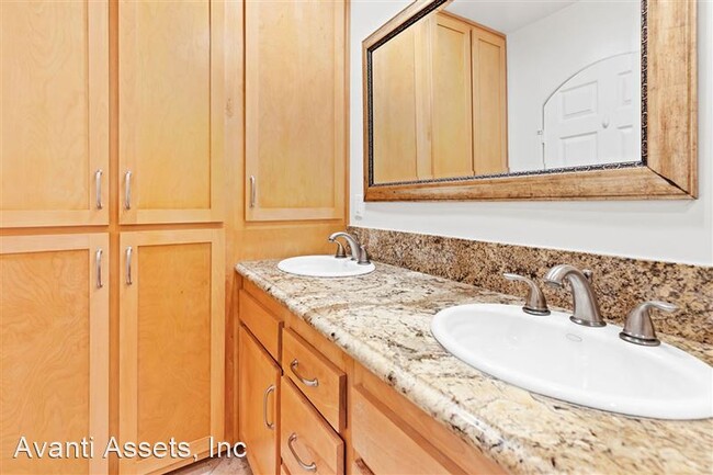 Building Photo - 2475 Jefferson-