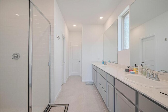 Building Photo - 2430 Dewford Fls Dr