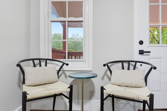 Building Photo - 250 Indale Ave