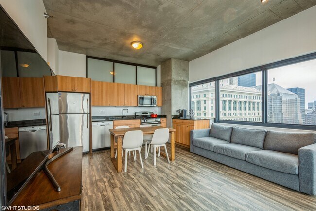 Building Photo - 235 W Van Buren St