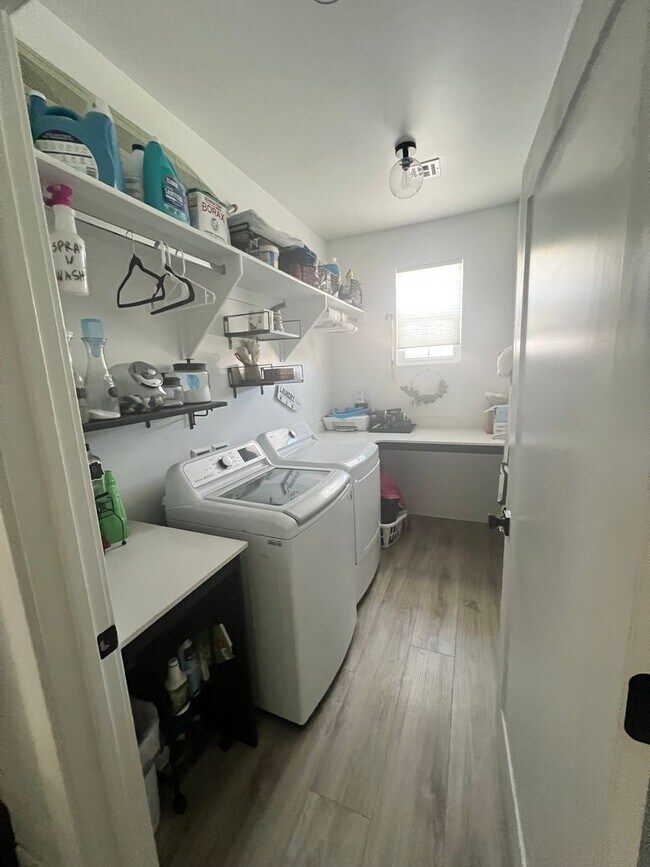 Building Photo - Stylish 3 Bedroom Home with Spacious Layout