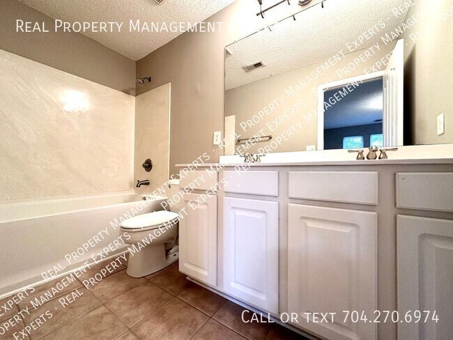 Building Photo - **MOVE IN SPECIAL!**Charming 3BR/2.5BR hom...