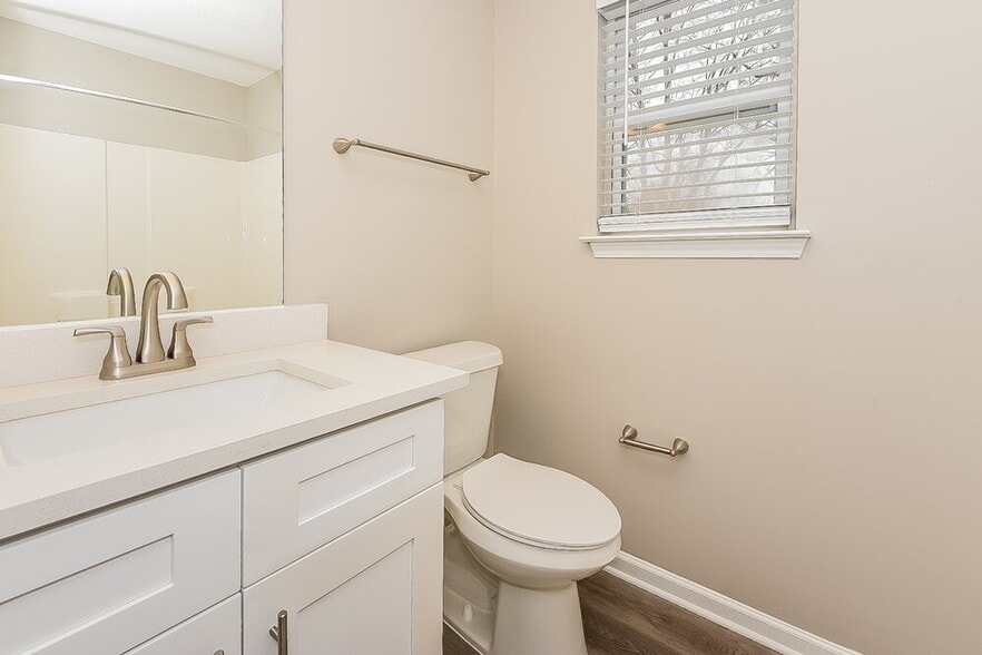 Building Photo - 206 Mystic Ct