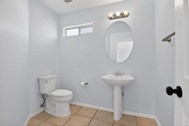 Building Photo - Gilbert Living with Private Pool