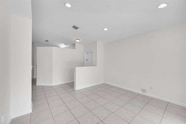Building Photo - 5642 NW 118th Dr