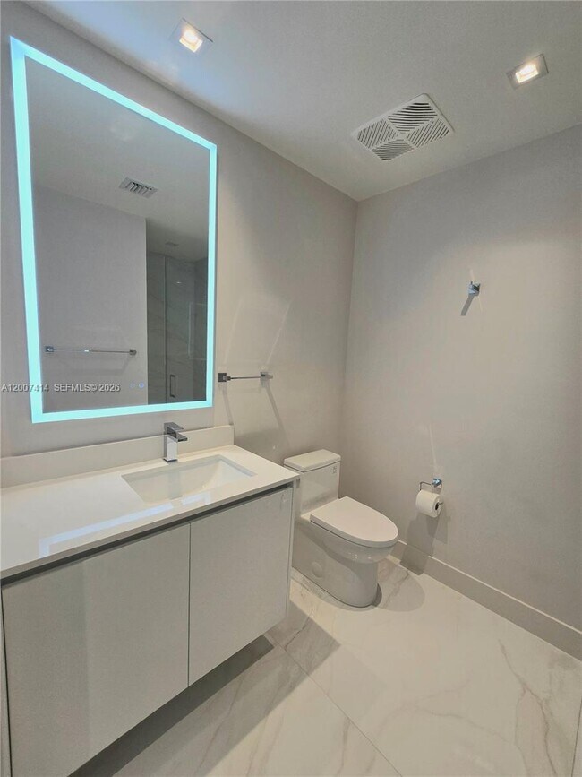 Building Photo - 700 NE 24th St