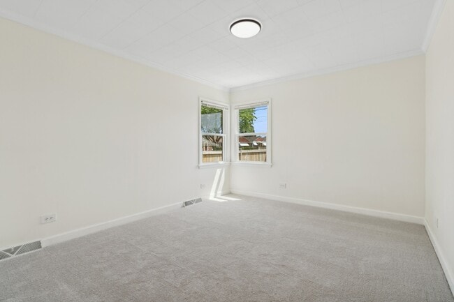 Building Photo - 4725 Thatcher Ave