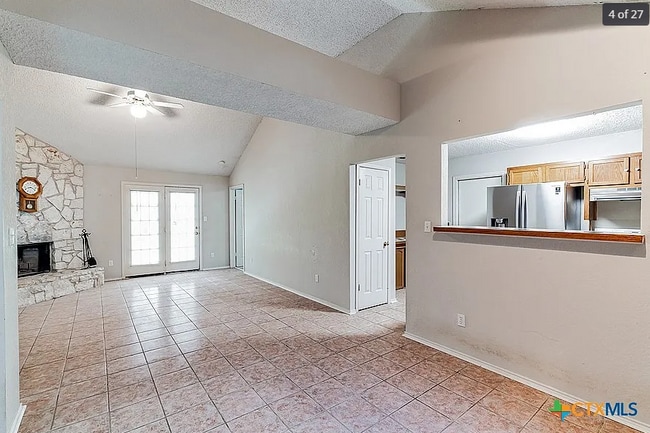 Building Photo - 1701 Century Oaks Dr