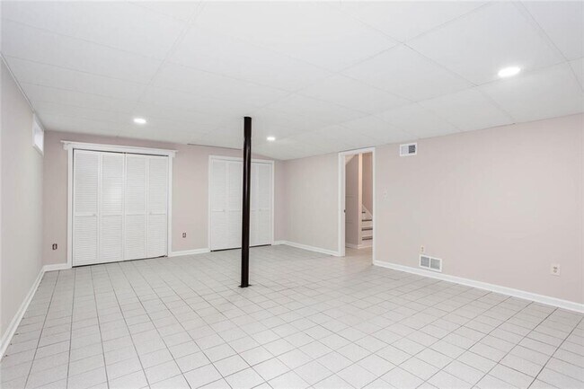 Building Photo - 4049 Leicester Dr NE