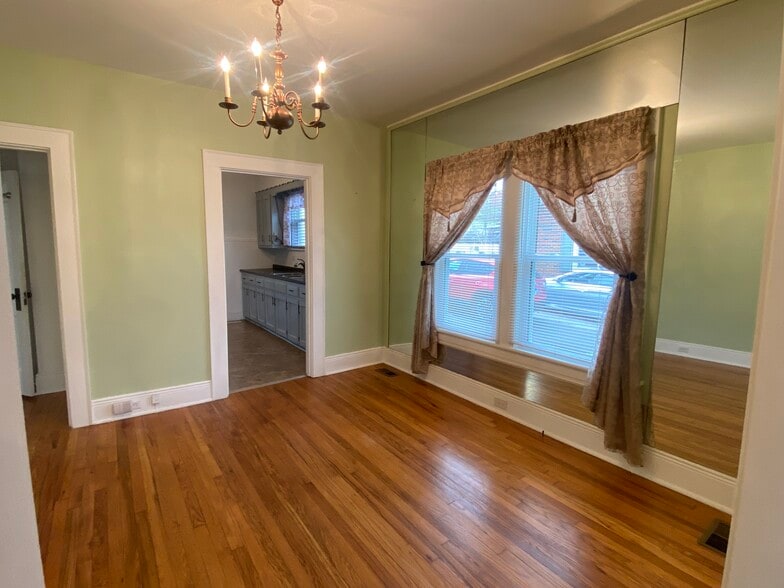 Dining Rm - 600 Franklin St