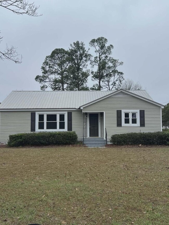 Building Photo - 712 E Walnut St