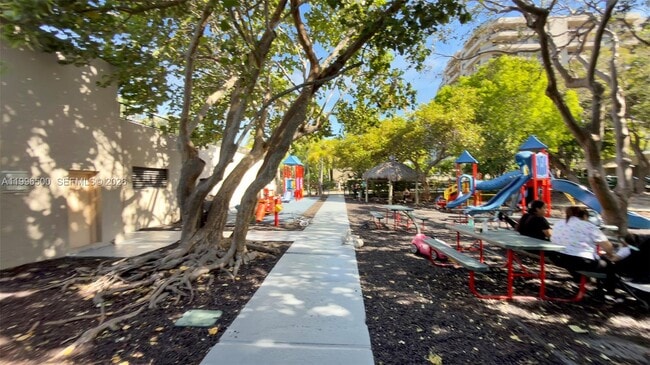 Building Photo - 151 Crandon Blvd