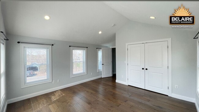 Building Photo - Cozy Country Living