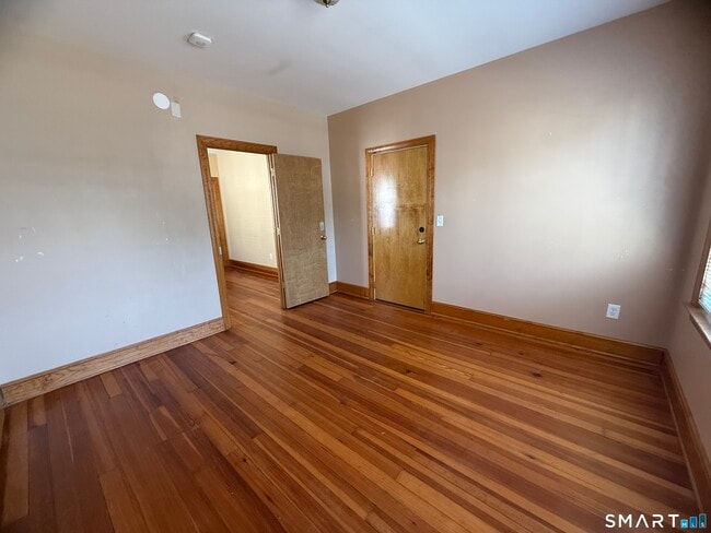 Building Photo - 112 Belden St