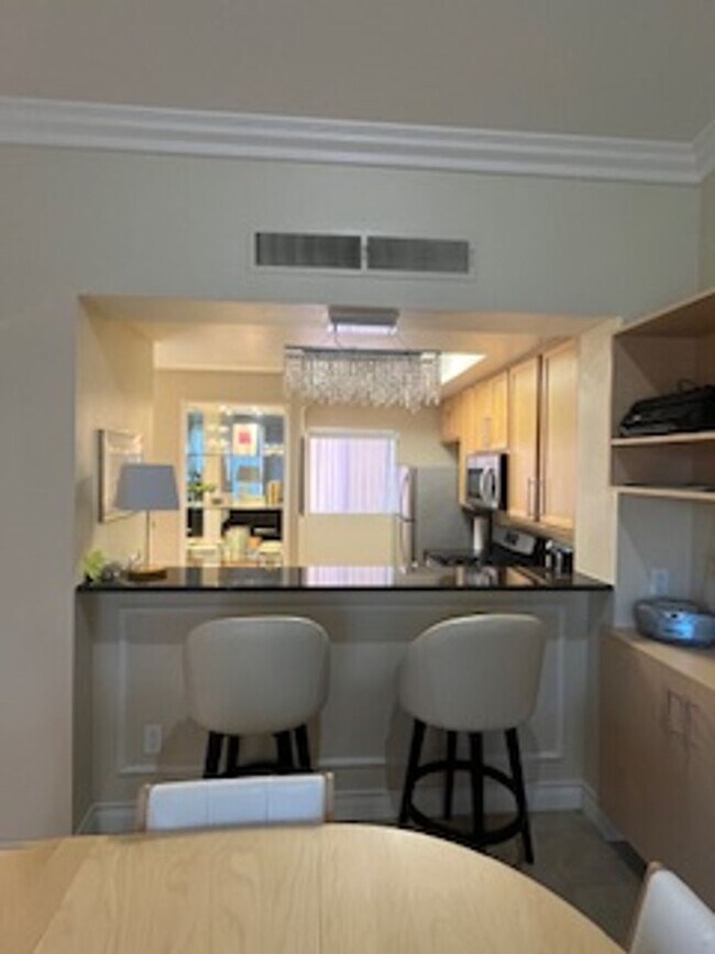 Building Photo - Top Floor 1 Bath| 1 Bedroom Luxury Condo (NV Energy/SW Gas/Internet Included in price)