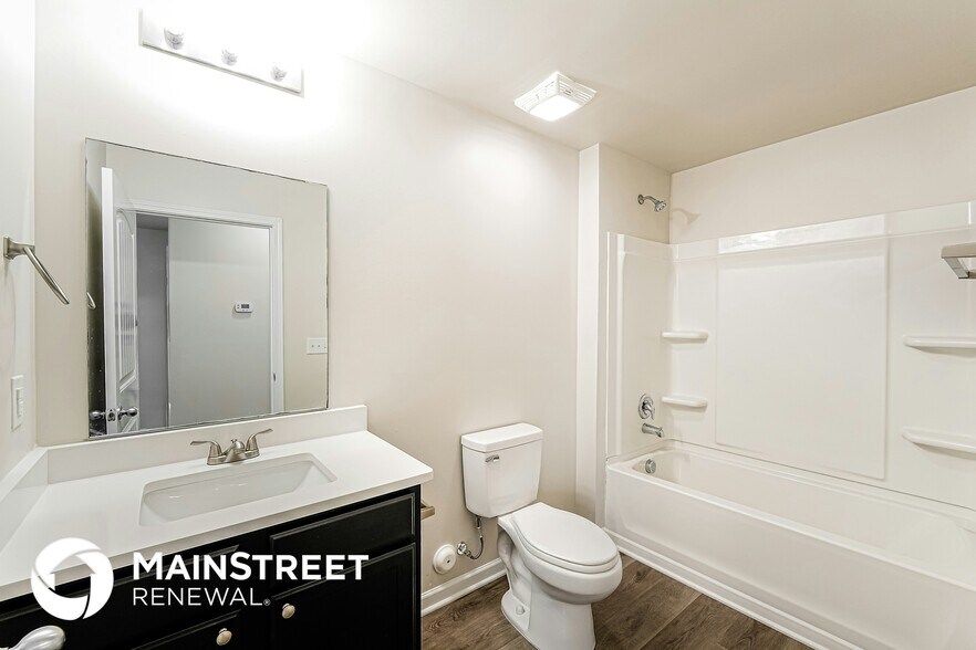 Building Photo - 855 Hawthorn Ln