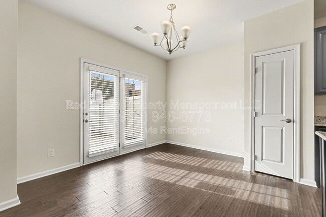 Building Photo - 727 Dynamo St NW