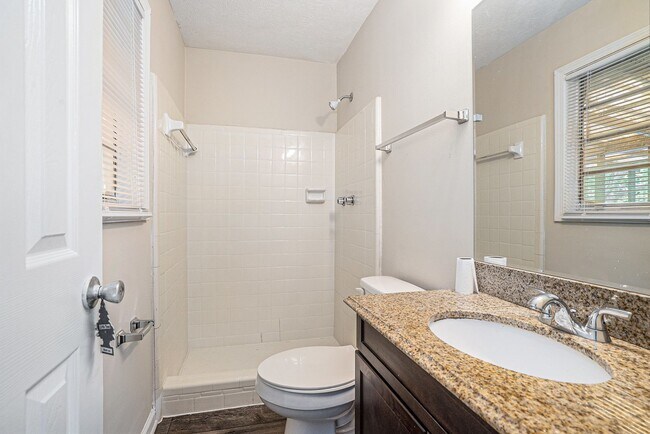 Building Photo - 529 Martindale Ct