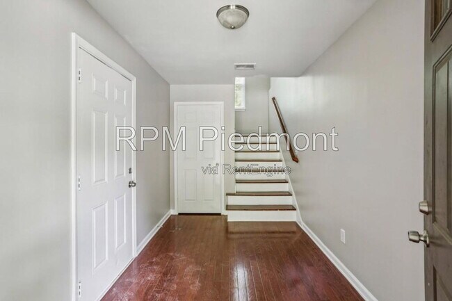 Building Photo - 740 Prince Pl NW