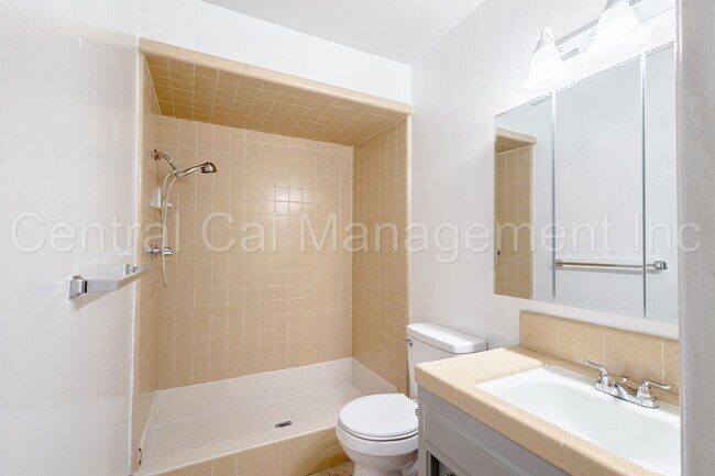 Building Photo - 4308 Parkwood Ct