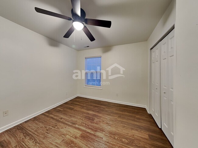 Building Photo - 10 Oakville Ct