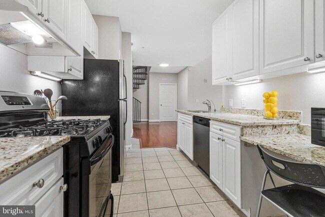 Building Photo - 501 Hungerford Dr