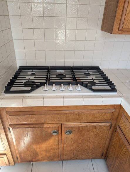 Building Photo - 704 Oakford Dr