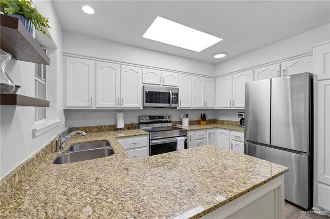 Building Photo - 708 Lake View Dr