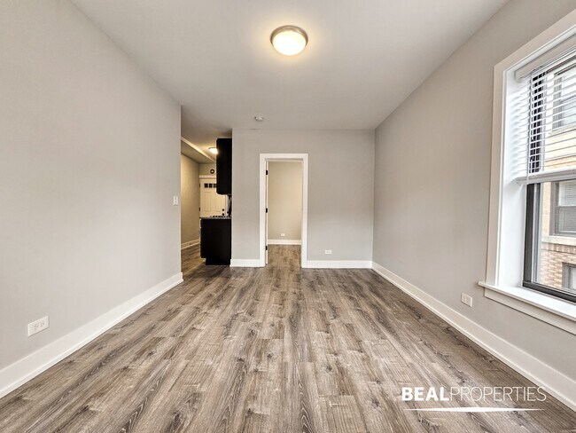 Building Photo - 711 W Brompton Ave