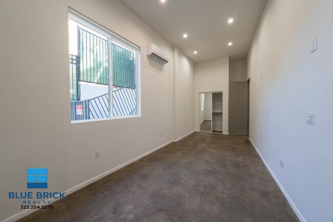 Building Photo - 5239-5241 Huntington Dr -