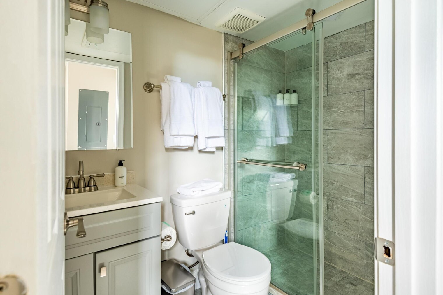 Building Photo - 708 North Carolina Ave SE