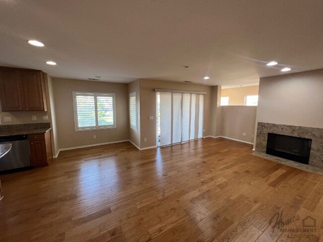 Building Photo - Homes Management - 2 Bed, 2 Bath Townhouse...