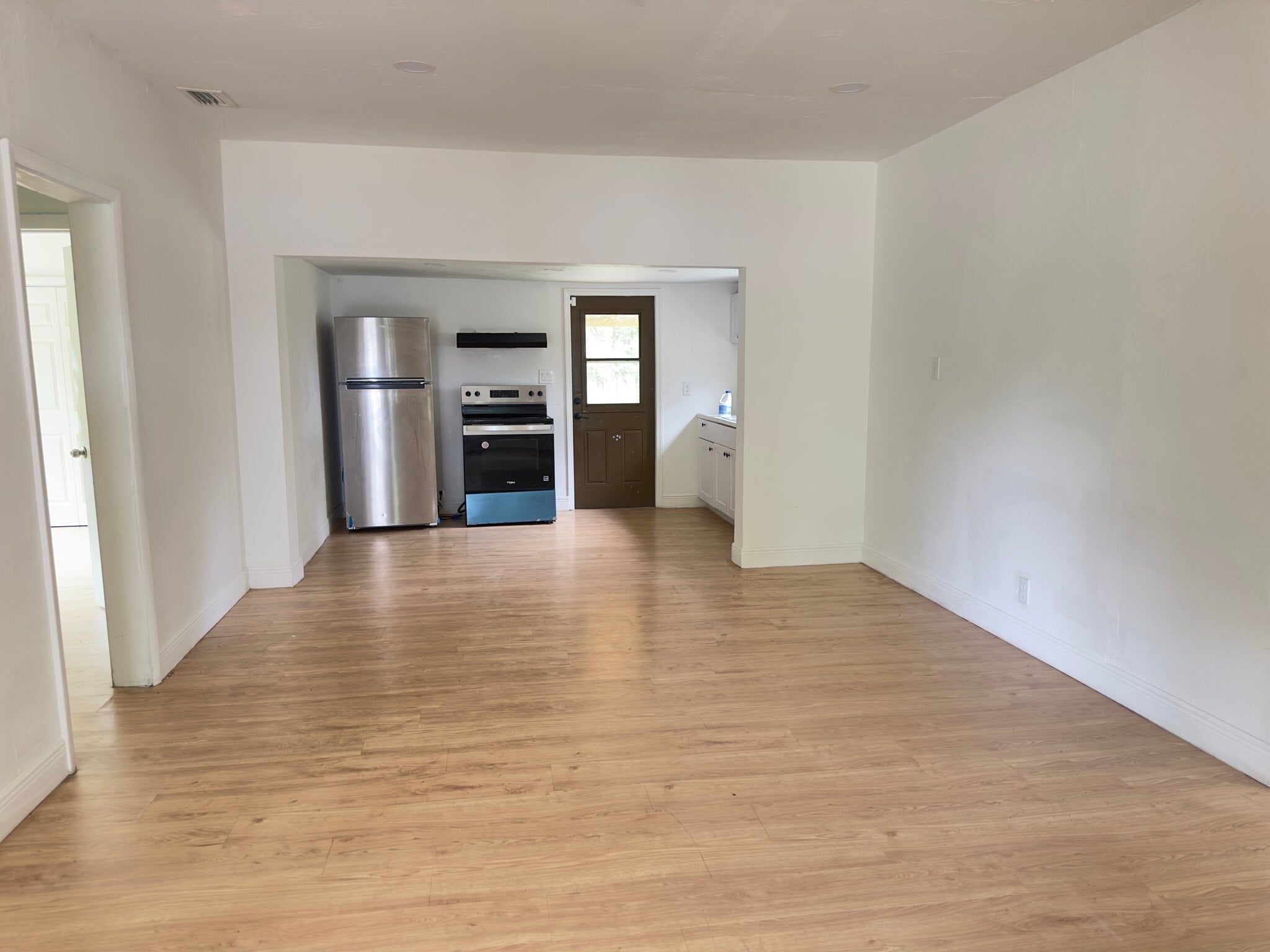 Building Photo - 176 E Yeomans Ave