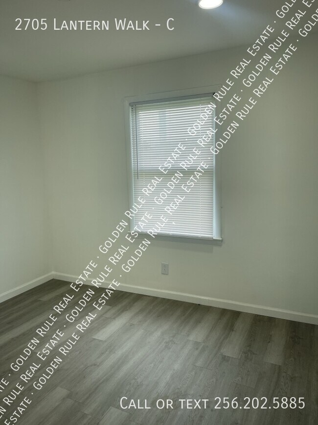 Building Photo - 2705 Lantern Walk SE