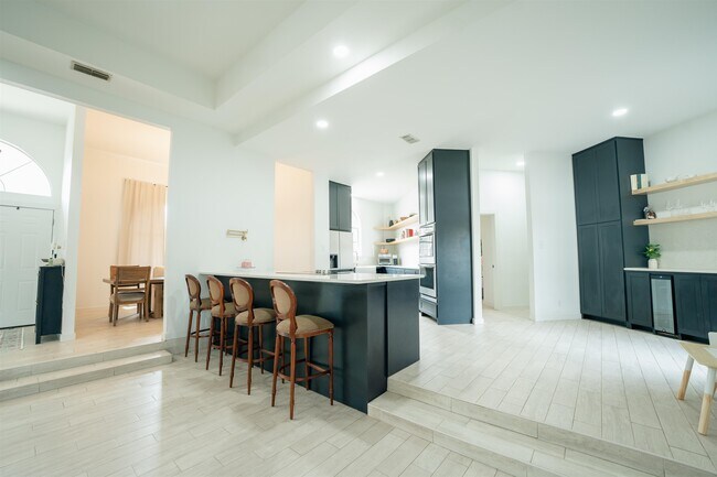 Building Photo - 1502 White Tail Ln