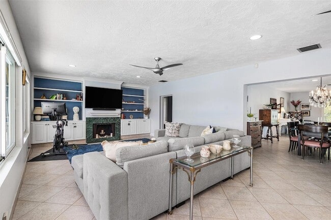 Building Photo - 4510 Bayview Dr