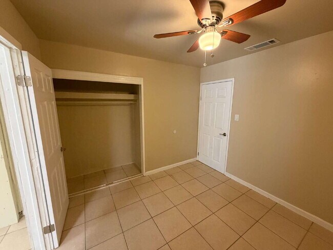 Building Photo - "Charming 4-Bedroom Home with 2 Baths in Pittsburg – Spacious 1459 Sq Ft Gem!"